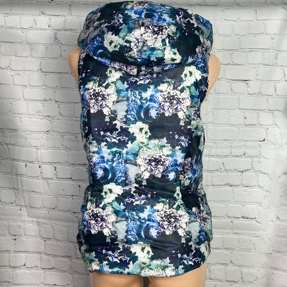 Floral Sleeveless Puffer Jacket - Picture 11 of 11